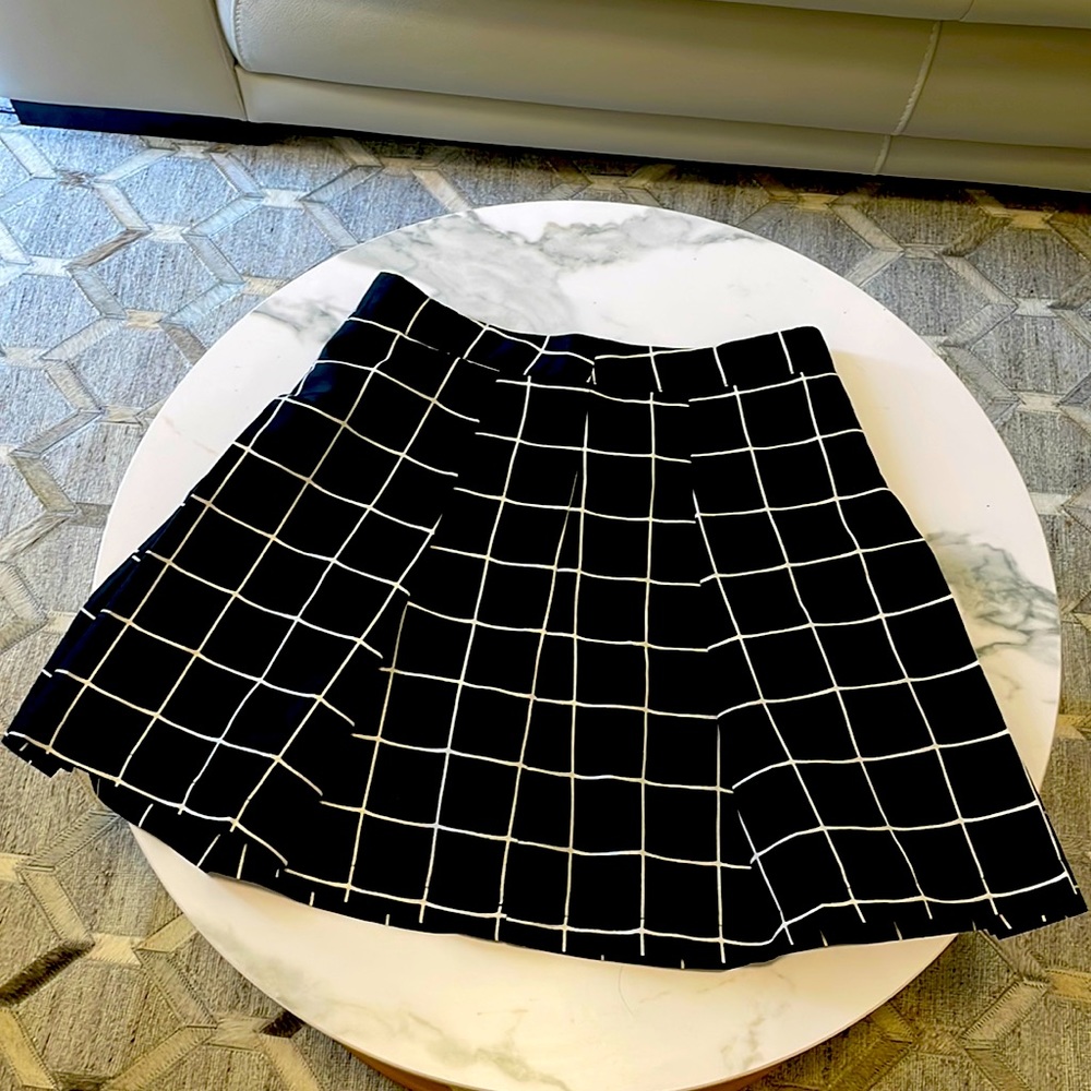 Urban Outfitters Silence & Noise sz 0 plaid black & white skirt